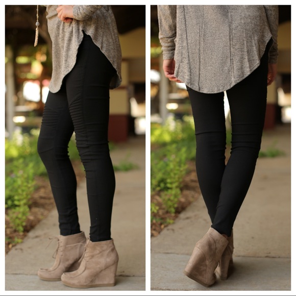 ✨RESTOCKED✨Black Moto Leggings - Picture 6 of 8